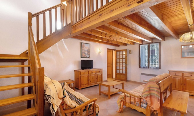 La Llagonne Casa | Casa de Vacaciones Le Galbe - 4 Habitaciones con Jardín y Garaje, Ideal para Vacaciones en Familia