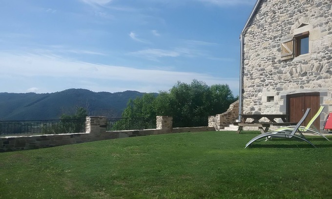 Rentieres Casa | Holiday Home 'Le Panorama' with Mountain View, Shared Terrace and Wi-Fi