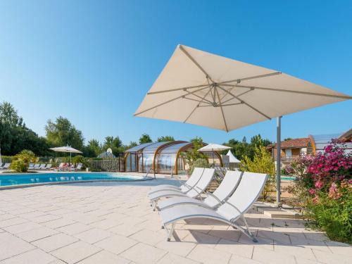 Parentis-en-Born Casa | Holiday Home Les Cottages du Lac M3 by Interhome