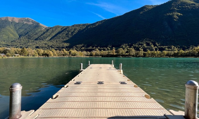 Valbonnais Casa | Casa de vacaciones 'Les Rives Du Lac Valbonnais' con vistas al lago, jardín privado y Wi-Fi