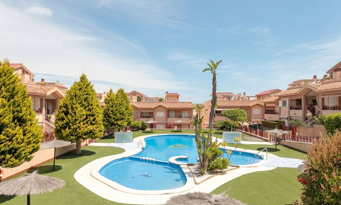 Los Arenales del Sol Casa | Casa de vacaciones 'Limón' con piscina compartida, Wi-Fi y aire acondicionado