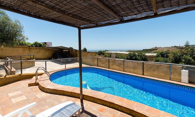 Velez-Malaga Casa | Casa de vacaciones Los Aperos 1 con vistas al mar, piscina, jardín y Wi-Fi