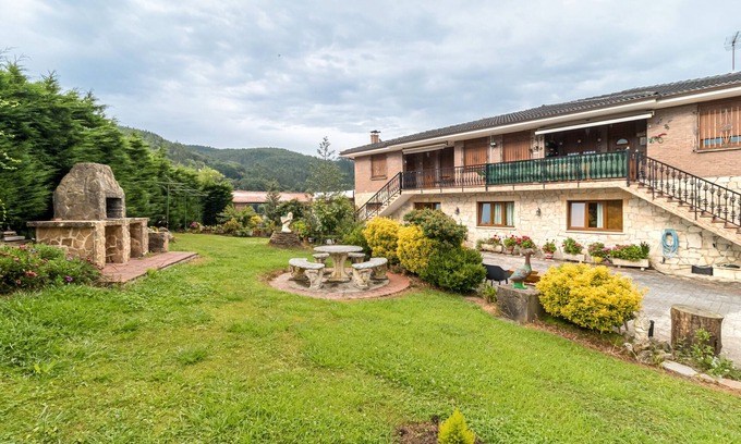 Hazas de Cesto Casa | Casa de vacaciones "Casa Madrazo" con vistas a la montaña, piscina privada y Wi-Fi