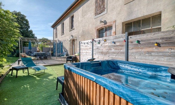 Revel Casa | Casa de vacaciones 'Maison Avec Piscine Et Remous' con piscina privada, terraza privada y Wi-Fi