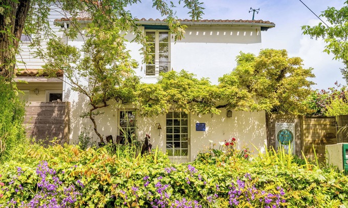 Pornic Casa | Casa de vacaciones 'Maison De Charme - 400m Plage' con terraza privada, jardín privado y Wi-Fi