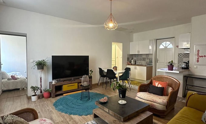 Capucins - Victoire Casa | Holiday Home 'Maison De Vacance Centre-ville' with Private Garden and Wi-Fi