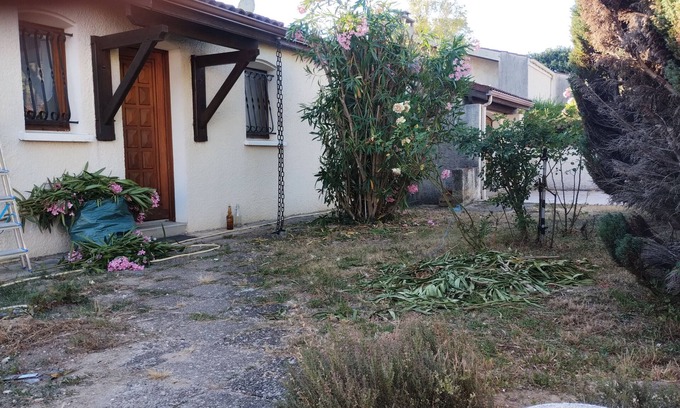 Saintes Casa | Holiday Home 'Maison De Famille' with Private Terrace and Private Garden