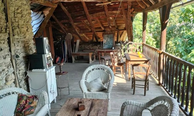 Balagueres Casa | Holiday Home 'Maison De Chouliou' with Mountain View, Private Terrace and Wi-Fi