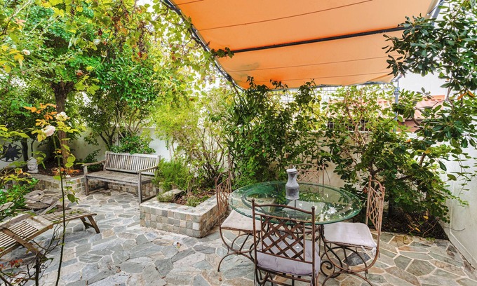 La Rochelle Casa | Casa de vacaciones 'Maison Coeur De Ville Chez Diego' con terraza compartida, jardín privado y Wi-Fi