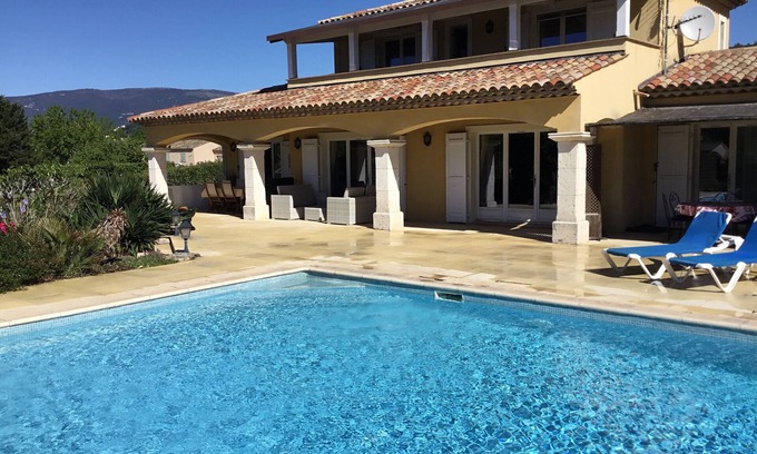 Tourrettes Casa | Casa de vacaciones 'Maison Piscine Chauffe Jacuzzi' con terraza privada, jardín privado y Wi-Fi