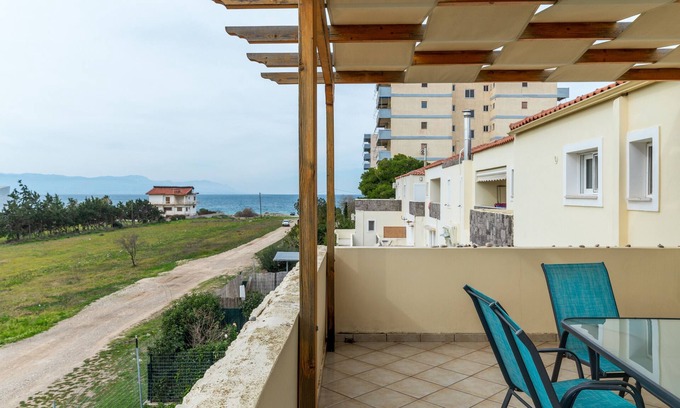 Loutraki Casa | Casa de vacaciones 'Maisonette Maria' con balcón, Wi-Fi y aire acondicionado