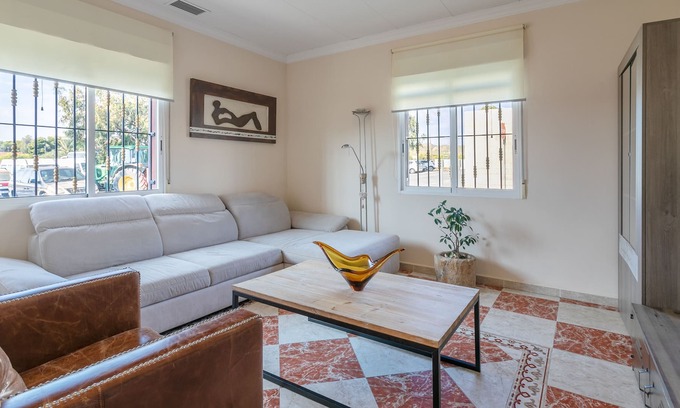 Alicante Casa | Holiday Home 'Mar De Ilusiones' with Wi-Fi and Air Conditioning