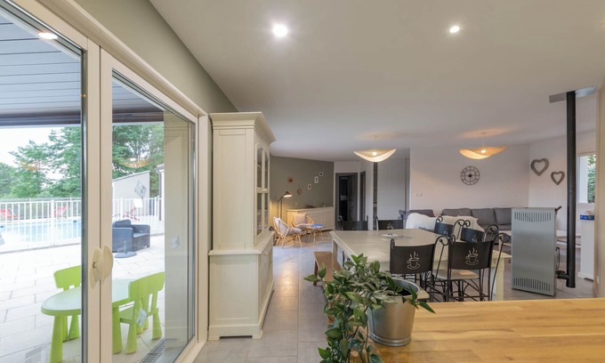 Brujas Casa | Holiday Home 'Mas D'alex - Piscine' with Private Pool, Private Terrace and Wi-Fi