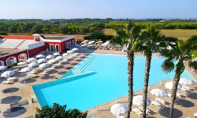 Porto Cesareo Casa | Casa de vacaciones 'Mery Villaggio Chiusurelle' con terraza privada, jardín y aire acondicionado