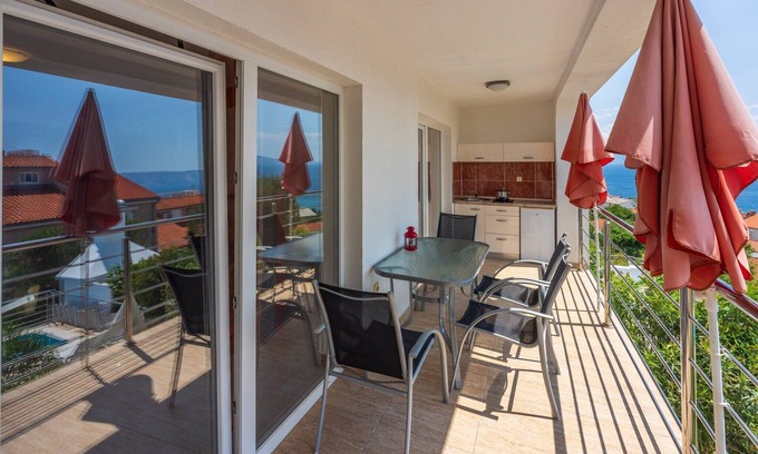 Novi Vinodolski Casa | Casa vacacional Con piscina y aire acondicionado.