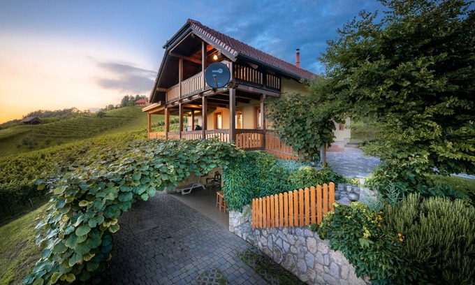 Bostanj Casa | Holiday Home Mirt with Sauna and Vineyard View