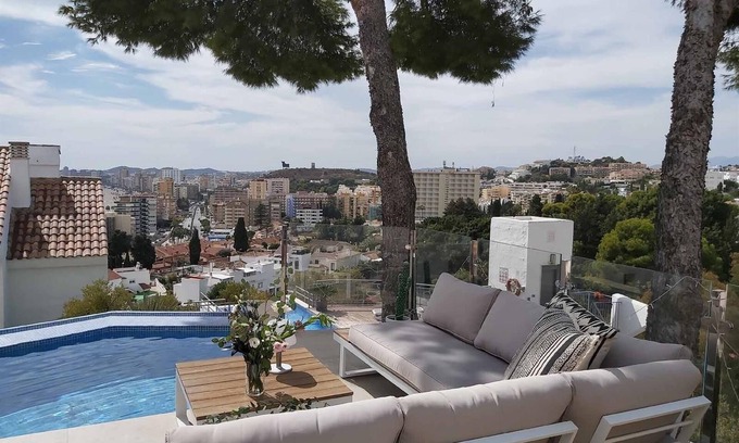Torreblanca Casa | Casa de vacaciones 'Adosado moderno con vistas impresionantes' con vistas al mar y Wi-Fi