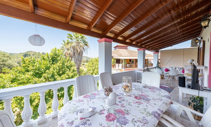 Lefkimmi Casa | Casa de vacaciones 'Nana's House' con vistas a la montaña, Wi-Fi y aire acondicionado