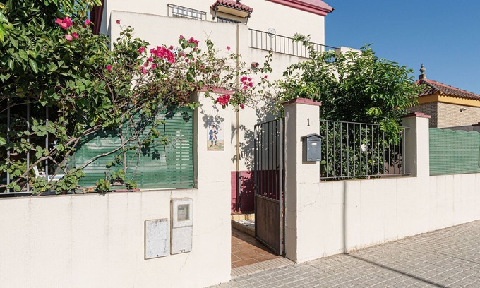 Valencina de la Concepcion Casa | Casa vacacional en Sevilla con piscina