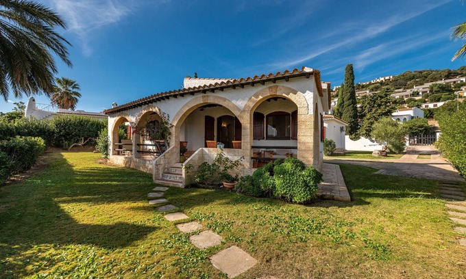 Costa Rei Villa | Casa de vacaciones cerca de la playa - "Villa Lucienne" con Wi-Fi, terraza y jardín