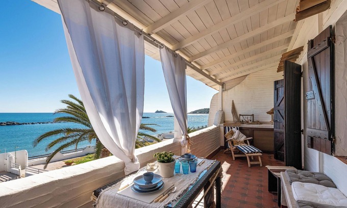 Sarroch Casa | Casa de vacaciones "Nicoleup" con vistas al mar, terraza y jardín compartido