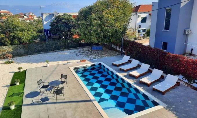 Slatine Casa | Holiday Home Nino con piscina privada