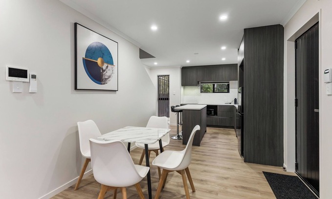 Papakura Casa | Holiday home Papakura - perfect for for short term rental or Holiday