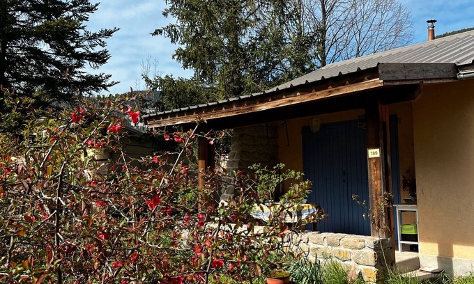 Thorame-Basse Casa | Casa de vacaciones 'Petit Chalet' con vistas a la montaña, terraza privada y jardín privado