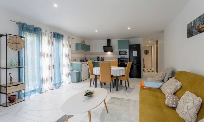 Quimper Casa | Holiday Home 'Petite Maison Indépendante' with Wi-Fi
