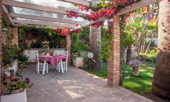 Sarroch Casa | Casa de vacaciones "Petunia" cerca de la playa con jardín y terraza