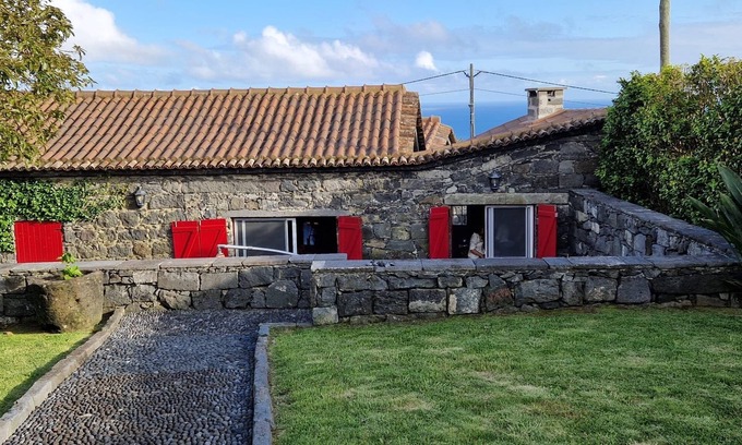 Vila Franca do Campo Casa | Casa de vacaciones 'Ponta Da Amora' con vistas al mar, Wi-Fi y aire acondicionado