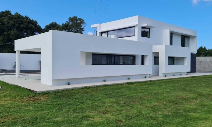 Angra do Heroismo Apartamento | Casa de vacaciones 'Bella Casa' con vistas a la montaña, piscina y aire acondicionado