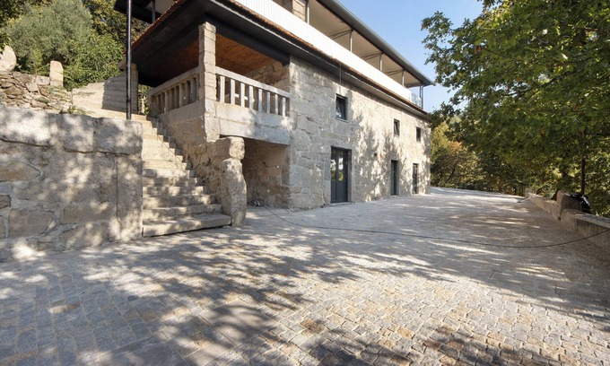 Marco de Canaveses Villa | Casa de vacaciones 'Nature Stone and Villas - Casa 5' con vistas a la montaña, jardín y aire