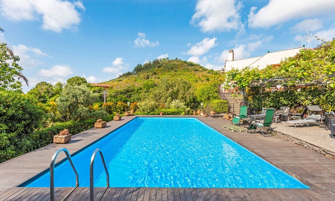 Viagrande Casa | Casa de vacaciones 'Queen Etna - Beautiful Pool' con vistas al mar, Wi-Fi y aire acondicionado