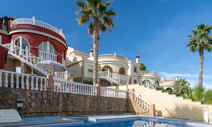 Monforte del Cid Casa | Casa de vacaciones "RR Villa" con piscina, terraza y Wi-Fi