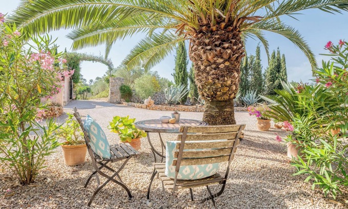 Costitx Casa | Casa de vacaciones 'Redonda 1' con vistas a la montaña, piscina compartida y Wi-Fi