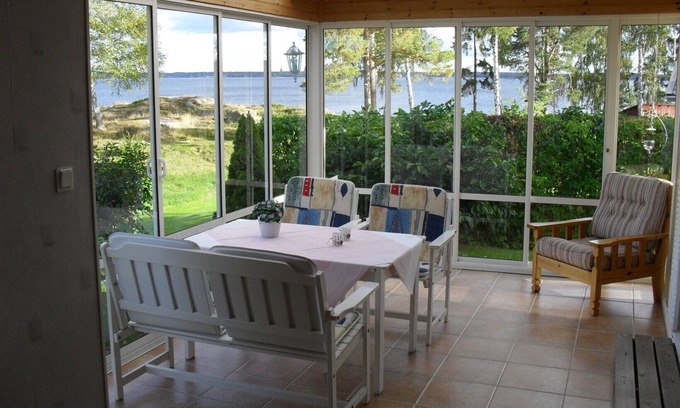 Mariestad Casa | Holiday home right by Lake Vänern