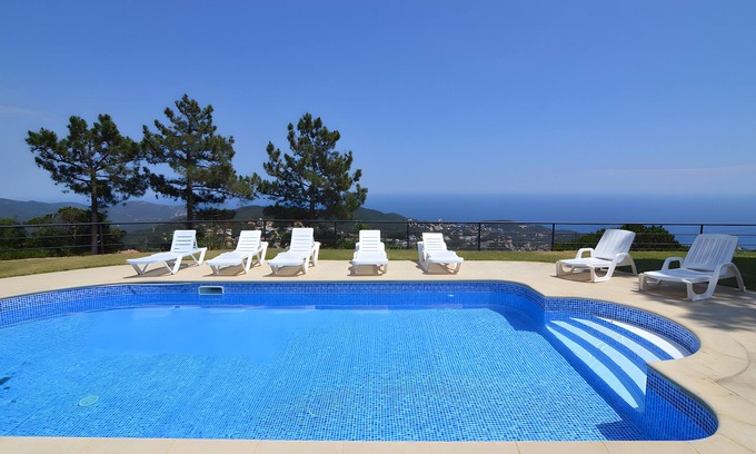Lloret de Mar Casa | Casa de vacaciones 'Roselles' con vistas al mar, piscina privada y Wi-Fi