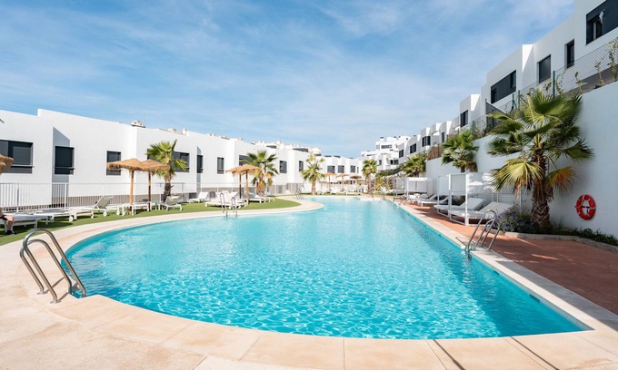 La Cala de Mijas Casa | Casa Vacacional 'Serena' con Piscina Compartida, Wi-Fi y Aire Acondicionado