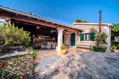 Cove Osibova (Milna) Casa | Holiday Home Sarbunara