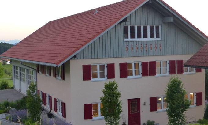 Stiefenhofen Casa | Casa de vacaciones 'Schwärzler' con terraza privada, jardín privado y Wi-Fi