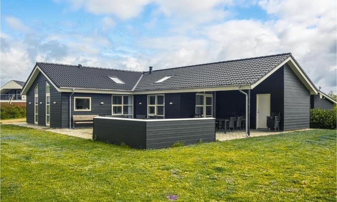 Skjern Casa | Holiday Home Skjern With Hot Tub Viii