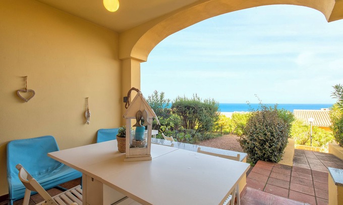 Paduledda Casa | Casa de vacaciones 'Sky View' con vistas al mar, piscina compartida y aire acondicionado
