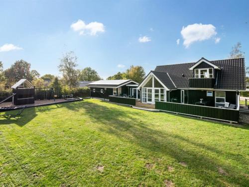 Vibæk Strand Casa | Holiday Home Soeren - 300m from the sea by Interhome