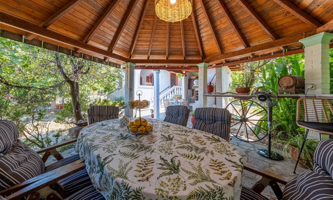 Lefkimmi Casa | Casa de vacaciones 'Theodora' con vistas a la montaña, Wi-Fi y aire acondicionado