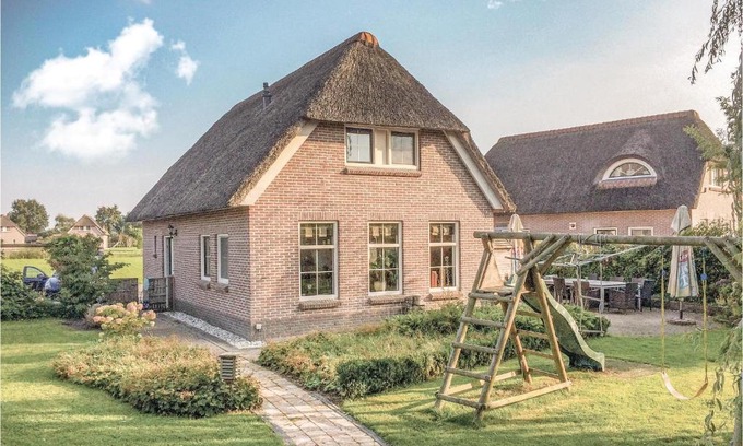 Tiendeveen Casa | Holiday Home Tiendeveen with Hot Tub II