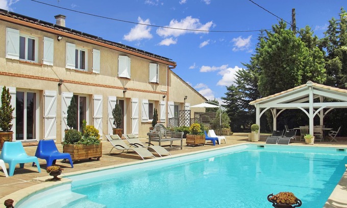 Lherm Casa | Holiday Home 'Toulouse Sud Beauséjour' with Mountain View, Wi-Fi and Air Conditioning
