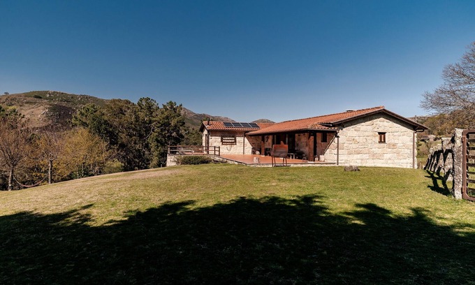 Carvalheira Casa | Casa de vacaciones 'Turismo Rural No Gerês' con vistas a la montaña, jardín privado y Wi-Fi
