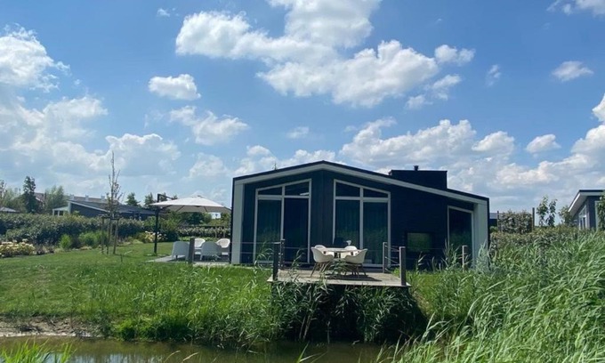 Wemeldinge Casa | Holiday Home Vakantiehuis Ruisweg 97 by Interhome