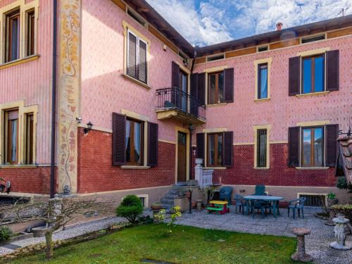 Porto Ceresio Casa | Holiday Home Valentina by Interhome
